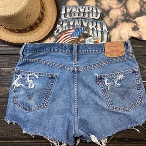 *SOLD* LEVIS DENIM CUTOFF SHORTS MEDIUM WASH SZ 36